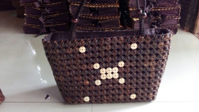 Tas batok atau tempurung kelapa